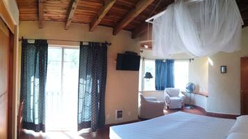 Mediterranea Planta Alta | Premium bedding, individually decorated, laptop workspace, soundproofing