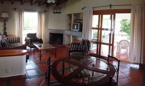 Mediterranea Planta Alta | Living room | 35-inch flat-screen TV with satellite channels, TV, fireplace - Villas Balvanera FH (Corregidora)