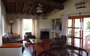 Mediterranea Planta Alta | Living room | 35-inch flat-screen TV with satellite channels, TV, fireplace - Villas Balvanera FH (Corregidora)