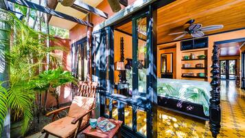 3 dormitoris, caixa forta a l'habitació i planxa i posts de planxar