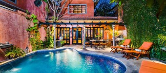  Villa Oasis: A luxury villa just steps to beach with private pool, WIFI & A/C 