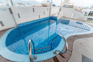 حمام سباحة