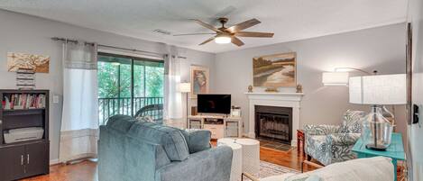 Flat-screen TV, fireplace, DVD player, books