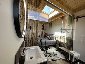 Dobbeltrom – deluxe, 1 kingsize-seng (CHAMBRE 7 INGALLS) | Senger med Select Comfort-madrass, minibar og safe på rommet