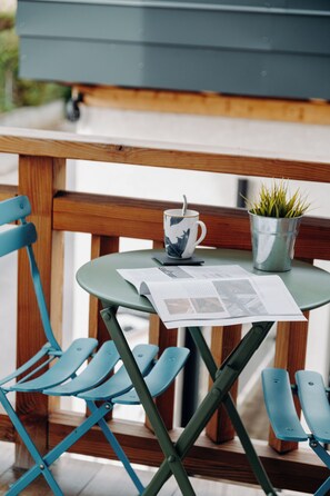 Kahden hengen comfort-huone, 1 suuri parisänky, tupakointi kielletty (CHAMBRE 1 PONTHIOR) | Terassi/patio