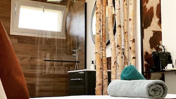 Deluxe Double Room, 1 King Bed (CHAMBRE 7 INGALLS) | Bathroom