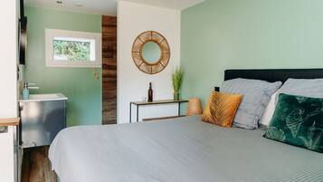 Comfort tweepersoonskamer, 1 kingsize bed (CHAMBRE 5 JUNGLE) | Select Comfort-bedden, een minibar, een kluis op de kamer