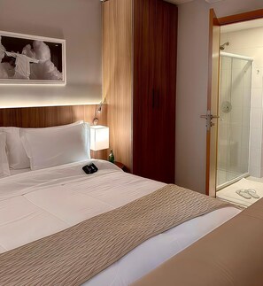 Minibar, in-room safe, desk, laptop workspace - Promenade Soho Campos dos Goytacazes (Campos)