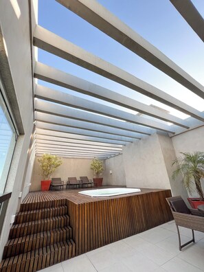 Outdoor spa tub - Promenade Soho Campos dos Goytacazes (Campos)