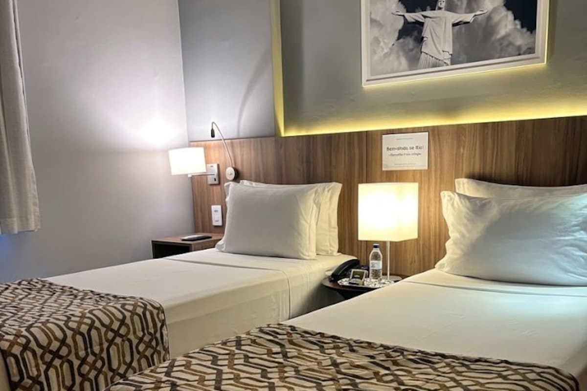 Junior Twin Suite | Frigobar, cofres nos quartos, escrivaninha