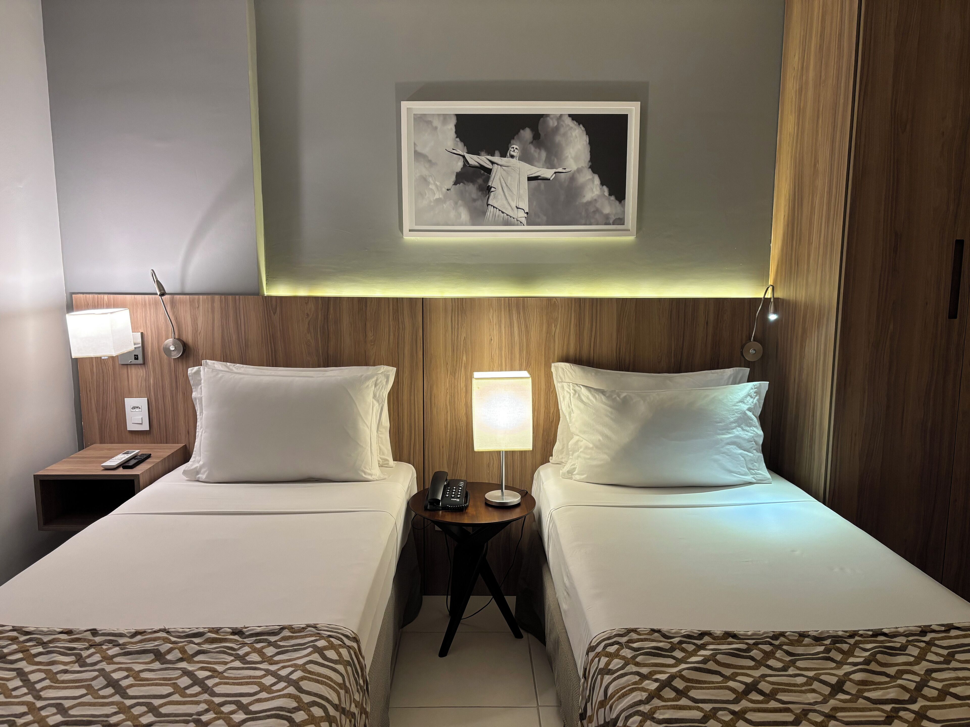 Junior Twin Suite | Frigobar, cofres nos quartos, escrivaninha