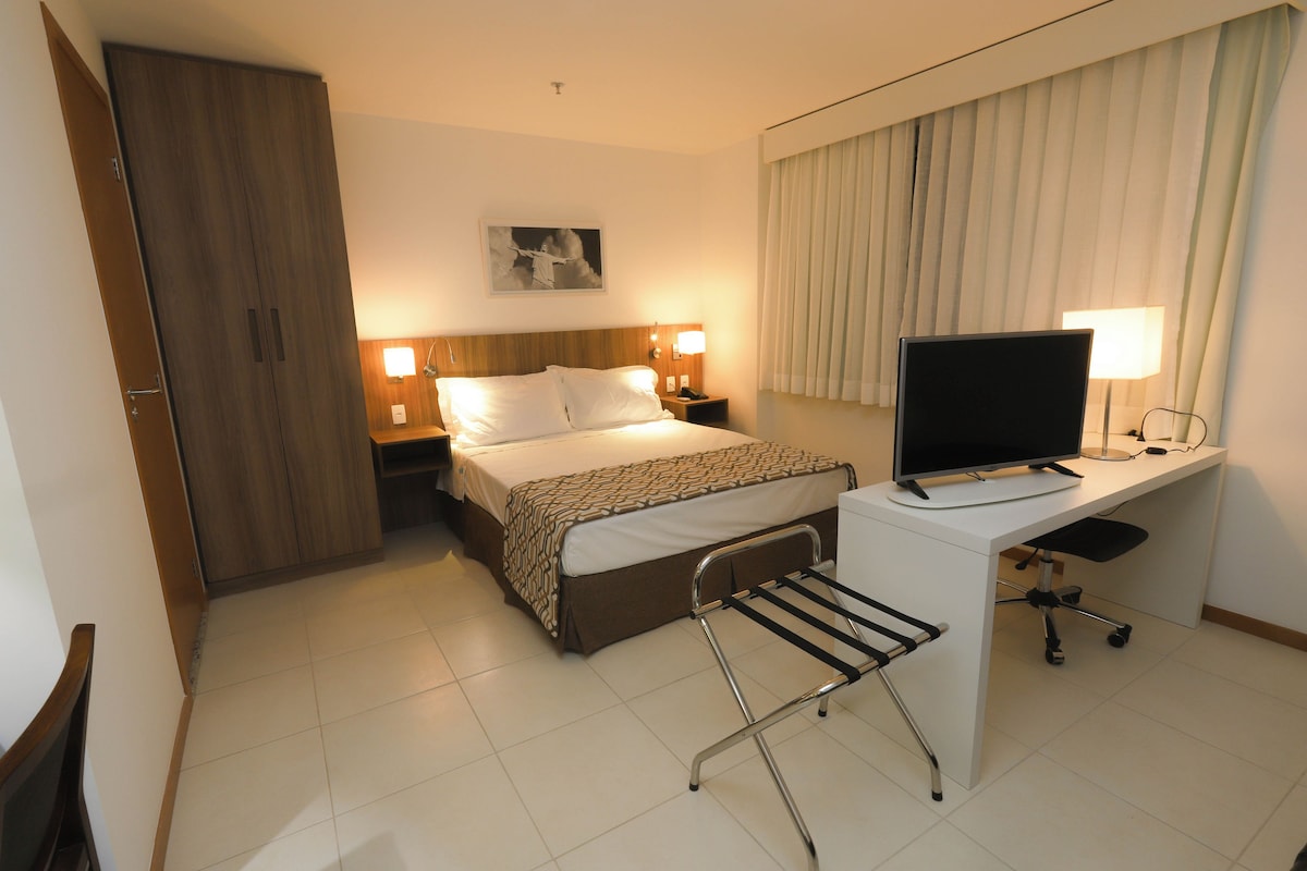Suíte Cama Casal | Frigobar, cofres nos quartos, escrivaninha