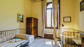 Luxury Apartment, 5 Bedrooms | 5 bedrooms, free WiFi, bed sheets