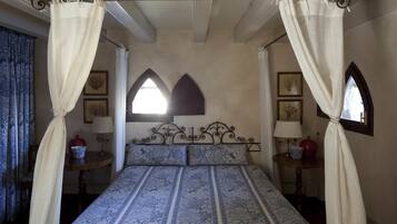 Luxury Villa, 3 Bedrooms | 4 bedrooms, individually furnished, desk, cots/infant beds