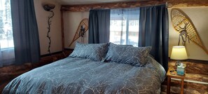 Denali Room (Second Floor) | Individually decorated, individually furnished, blackout drapes - Northern Sky Lodge (Fairbanks)