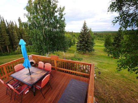 BBQ/picnic Area. Northern Sky Lodge