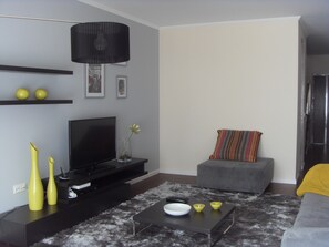 TV, table tennis, stereo