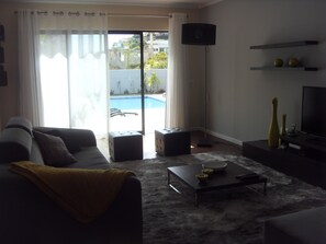 Televisión, tenis de mesa y estéreo