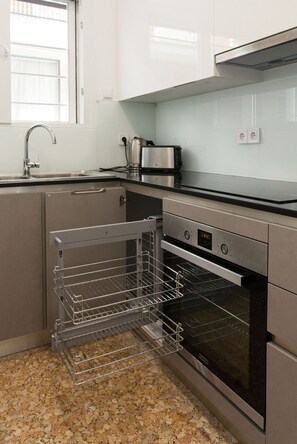 Réfrigérateur, micro-ondes, four, lave-vaisselle