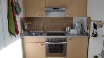 Fridge, microwave, oven, coffee/tea maker