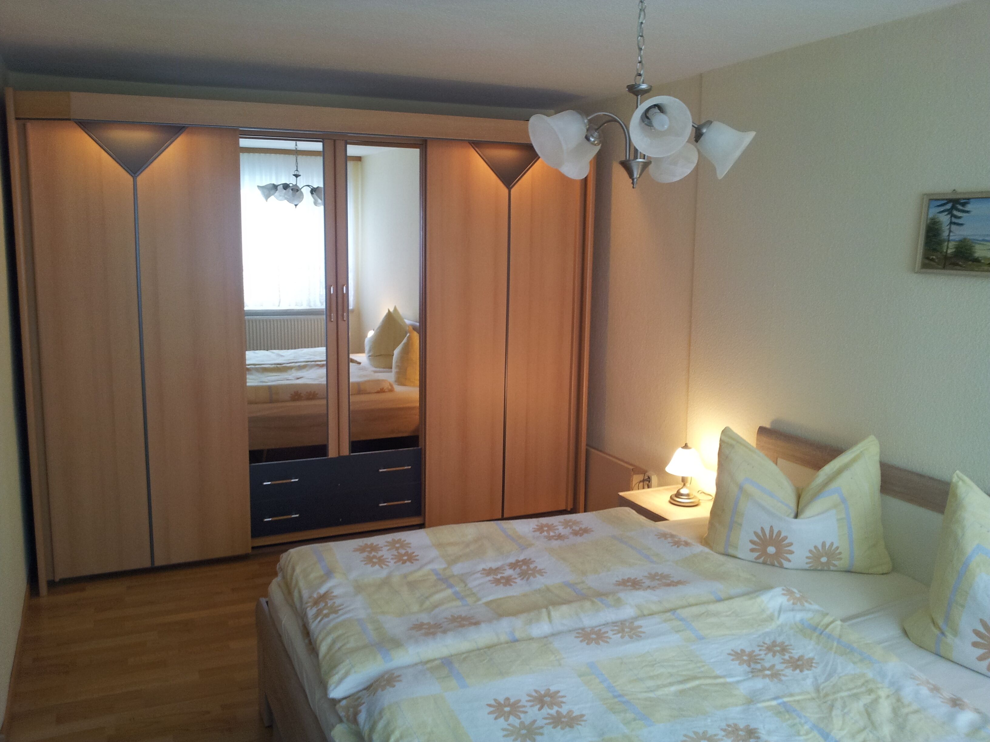 2 makuuhuonetta, vauvan matkasänky, internet, vuodevaatteet