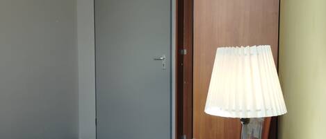 1 bedroom, desk, WiFi, bed sheets
