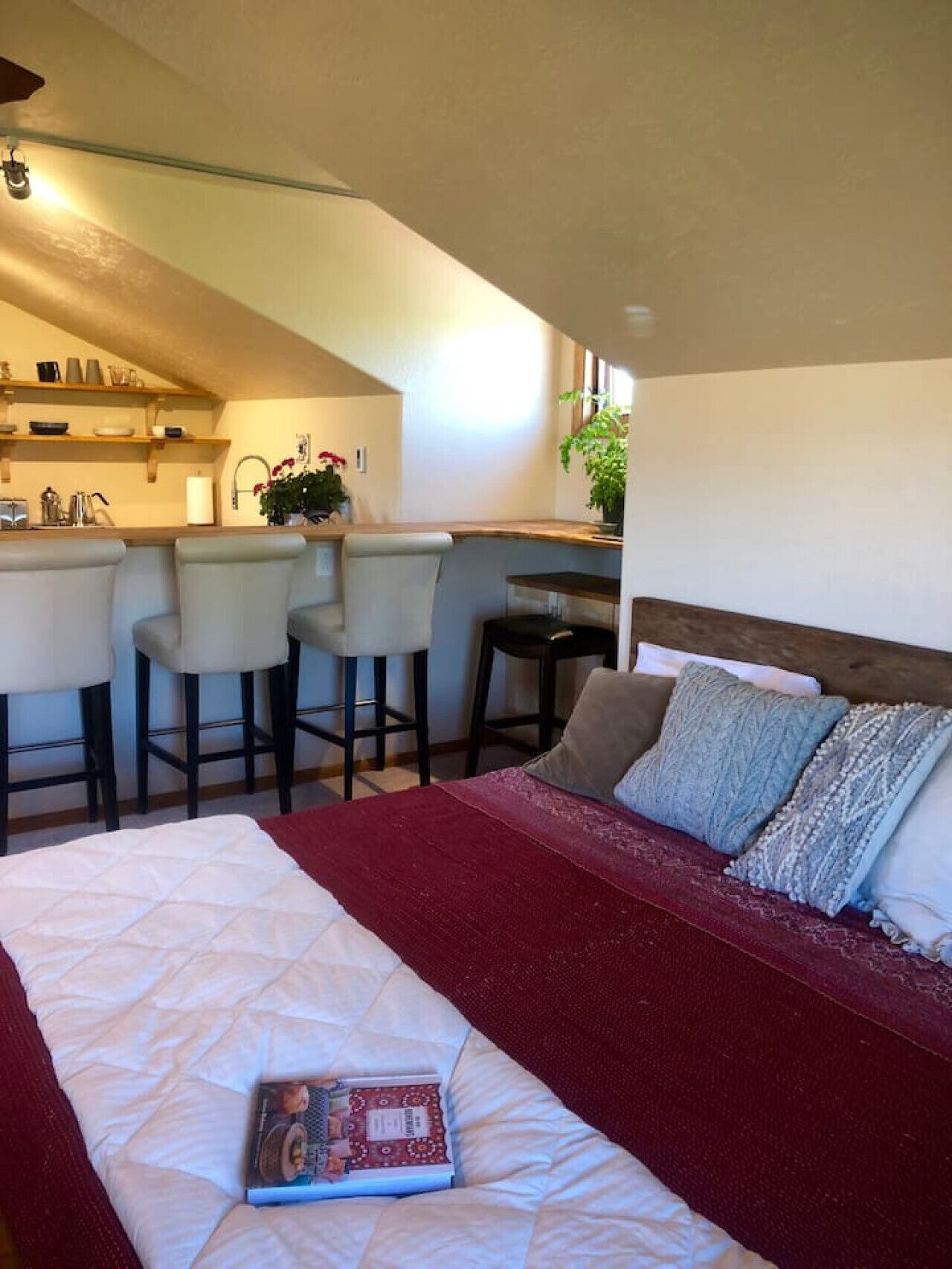 1 Schlafzimmer, Schreibtisch, Bügeleisen/Bügelbrett, Reisekinderbett