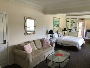 Superior Room, 1 King Bed with Sofa bed | 1 bedroom, Egyptian cotton sheets, premium bedding, down duvets - Bermuda Villa Guest House (Warwick Parish)