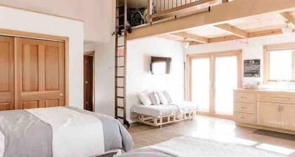 East Sac Escape | Relaxing Saltwater Pool & Guest Casita