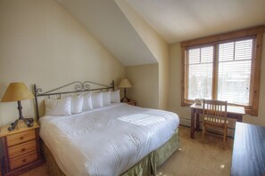 3 bedrooms, in-room safe, iron/ironing board, free WiFi