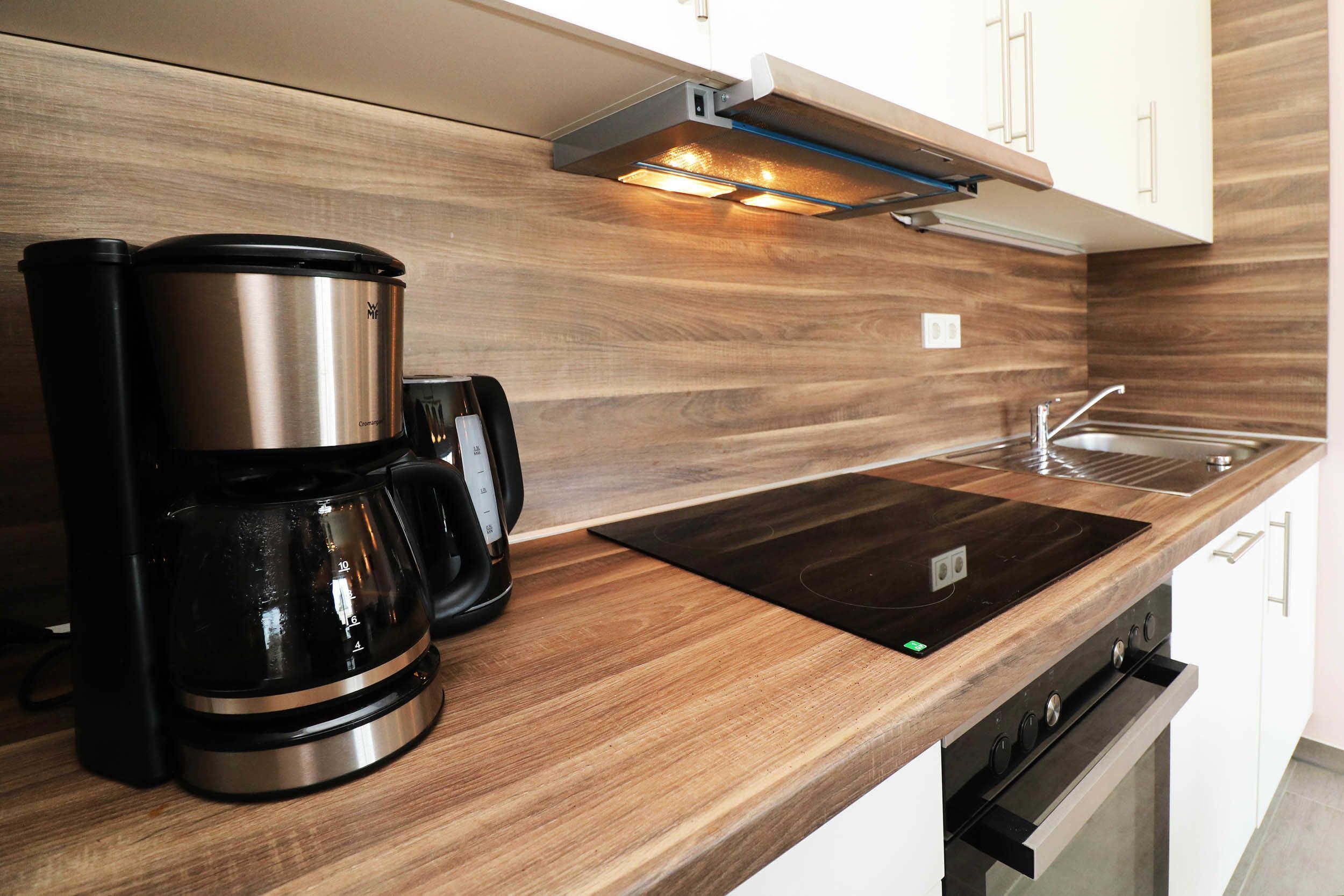 Kühlschrank, Mikrowelle, Ofen, Geschirrspüler