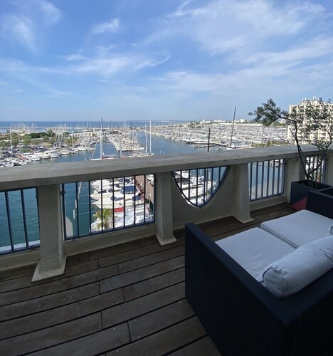 Luxueux T3 Haut Standing en première ligne vue port et mer à La Grande-Motte