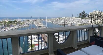Luxueux T3 Haut Standing en premiĂšre ligne vue port et mer Ă La Grande-Motte