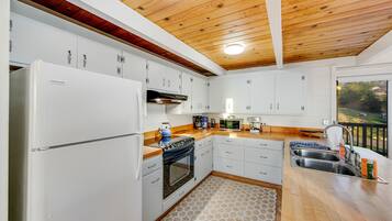 KylskÄp, mikrovÄgsugn, ugn och spishÀll