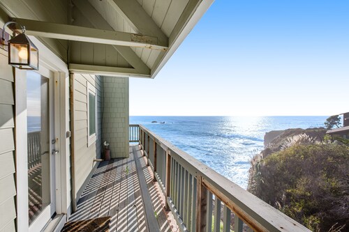Oceanfront home close to town w/ stunning views, WiFi, & fireplace - 1 dog OK