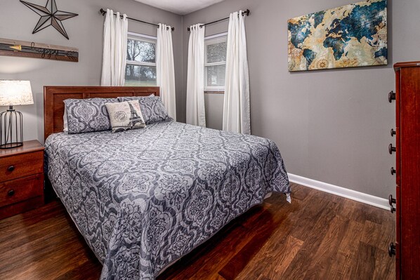 2 bedrooms, iron/ironing board, WiFi, bed sheets