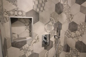 Apartment (106) | Bathroom | Shower, free toiletries, hair dryer, bidet - Residence del Prado (Riva Ligure)