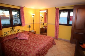 Appartement (215) | Bureau, lits bébé (en supplément), Wi-Fi gratuit, draps fournis