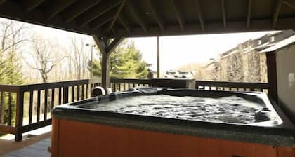 ** Kaunis Smoky Mtn Condo BestViews * Hotub * WIFI *