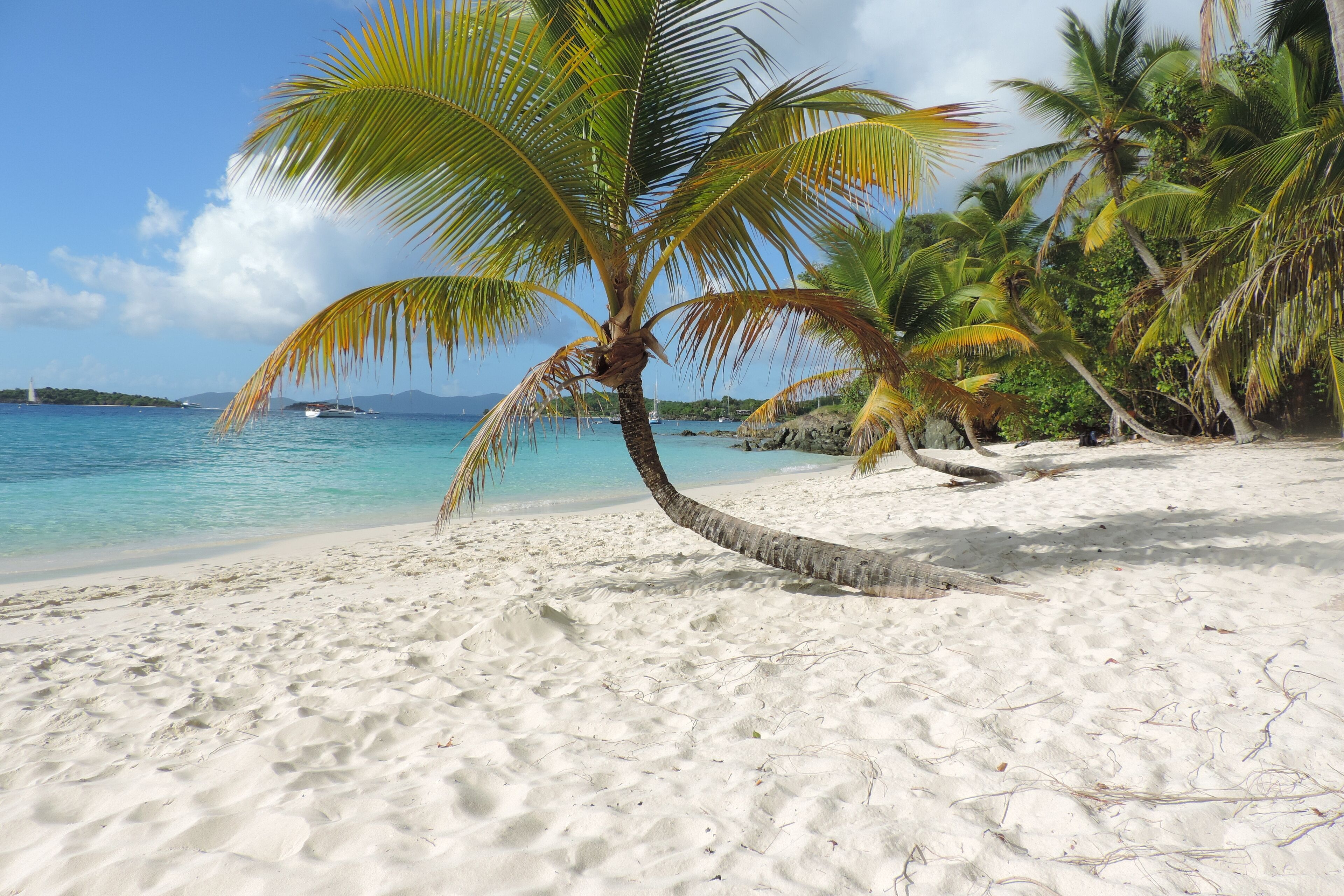 Beach nearby, sun loungers, beach towels