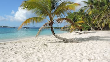 Beach nearby, sun loungers, beach towels