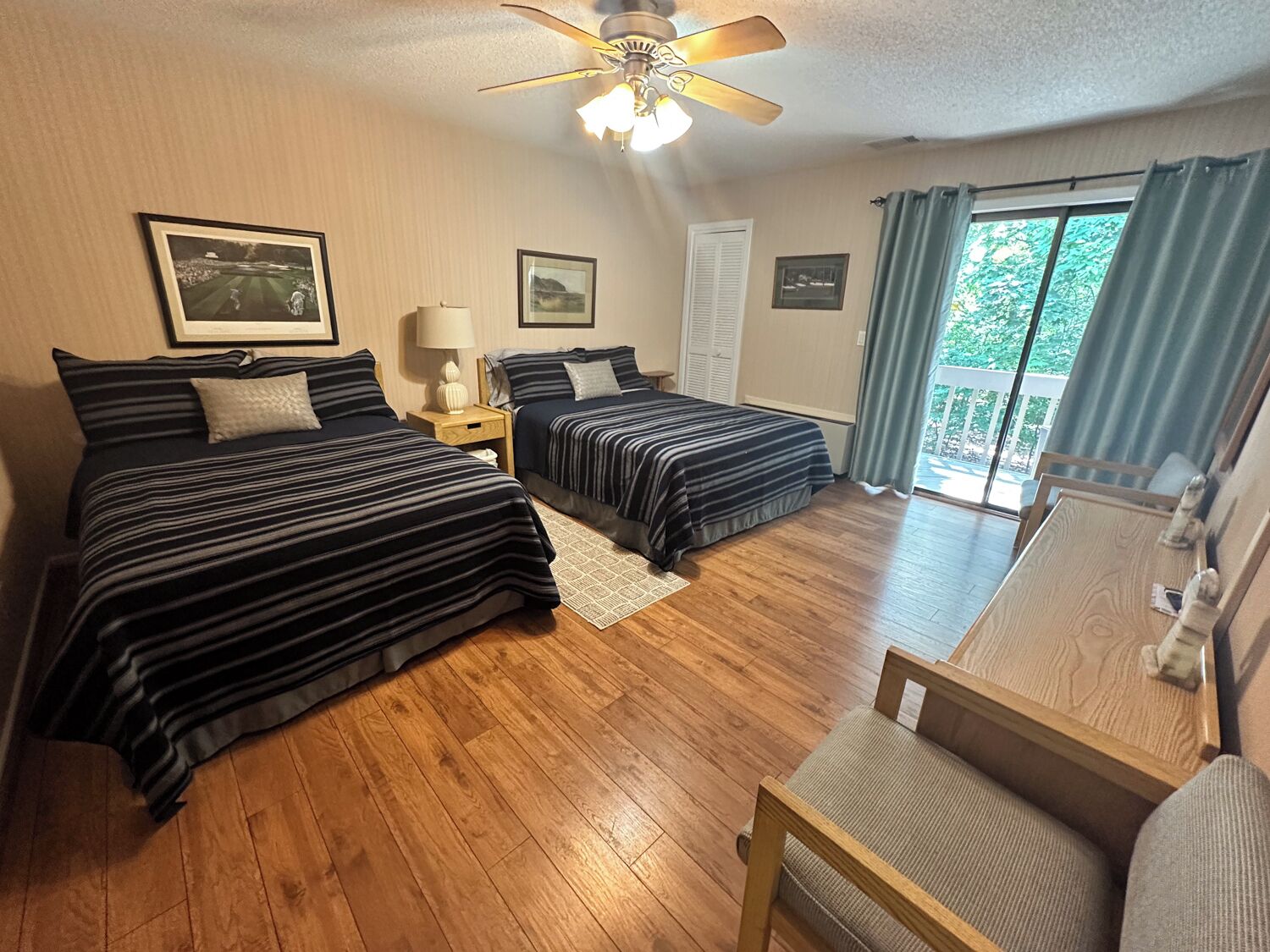 3 habitaciones, tabla de planchar con plancha, wifi y ropa de cama 