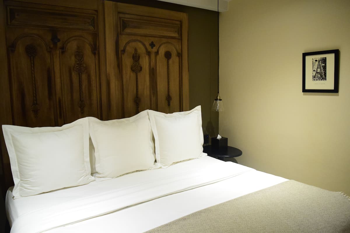 Petit Suite Queen Size | Bar mini, peti besi dalam bilik, kalis bunyi, Wi-fi percuma