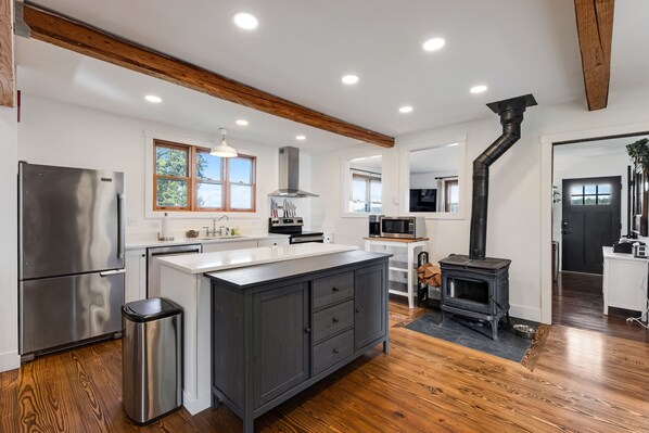 Fridge, microwave, oven, stovetop