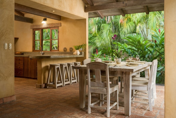 Outdoor dining