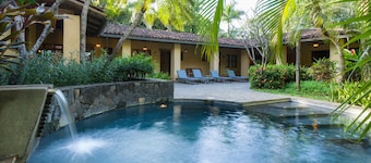 Aislado Tamarindo Beach House - acceso directo a la playa. Perfecto para familias