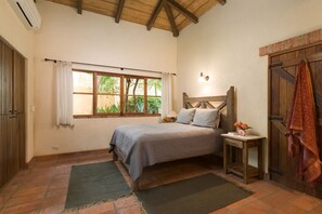 4 bedrooms, in-room safe, desk, iron/ironing board - Private,Secluded Tamarindo Beach House -DIRECT BEACH ACCESS Perfect for families (Playa Tamarindo)