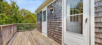 Home in a bayside neighborhood with 2 large decks - walk to beaches