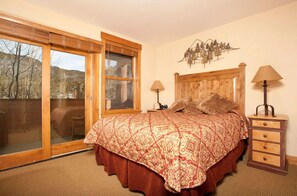 2 bedrooms, iron/ironing board, free WiFi - River Run | Spacious 2BR Condo + Murphy bed (Dillon)