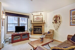 TV, fireplace, DVD player, offices - Comfortable and Convenient Ski-In 2 Bedroom Condo (Breckenridge)